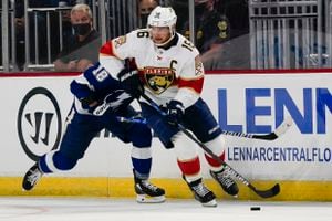 Why Aleksander Barkov's long-term deal makes sense for Panthers