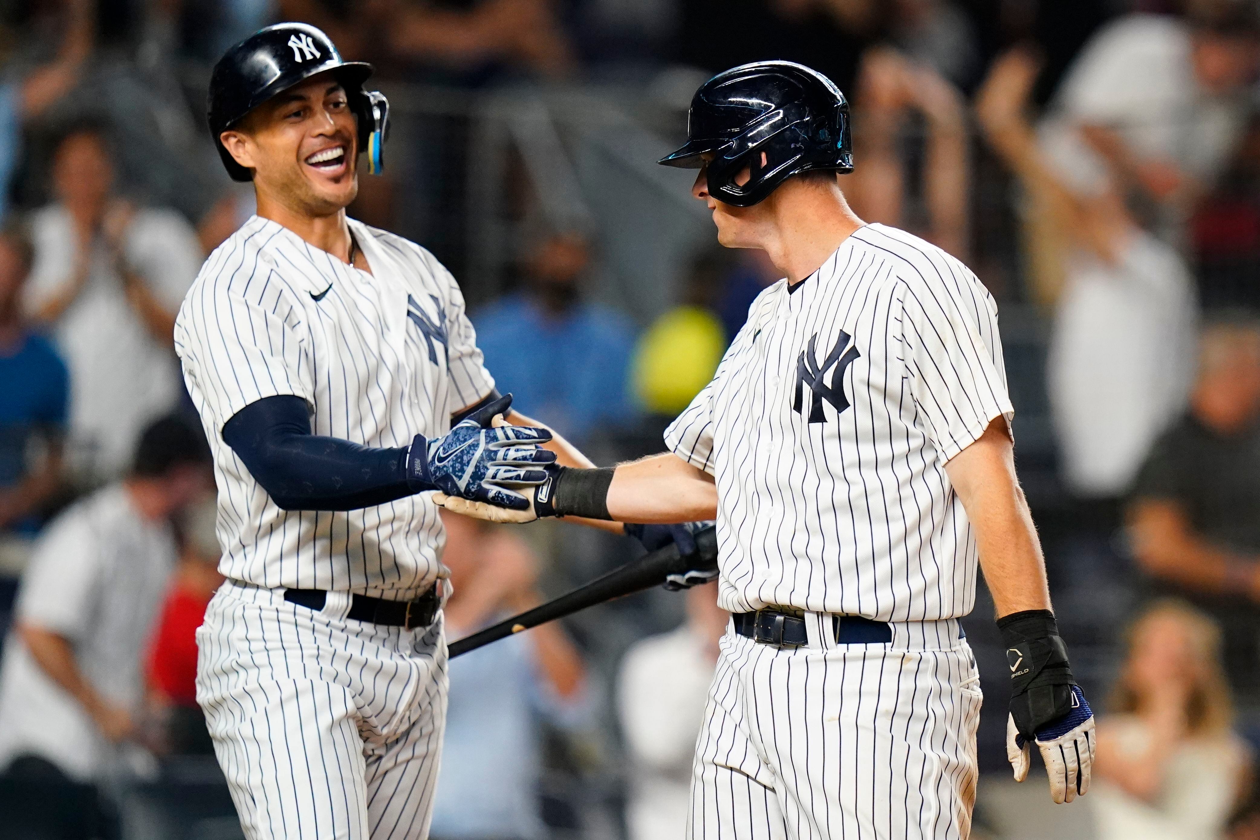 Birthday boy LeMahieu scores in 10th, Yanks beat Reds 7-6