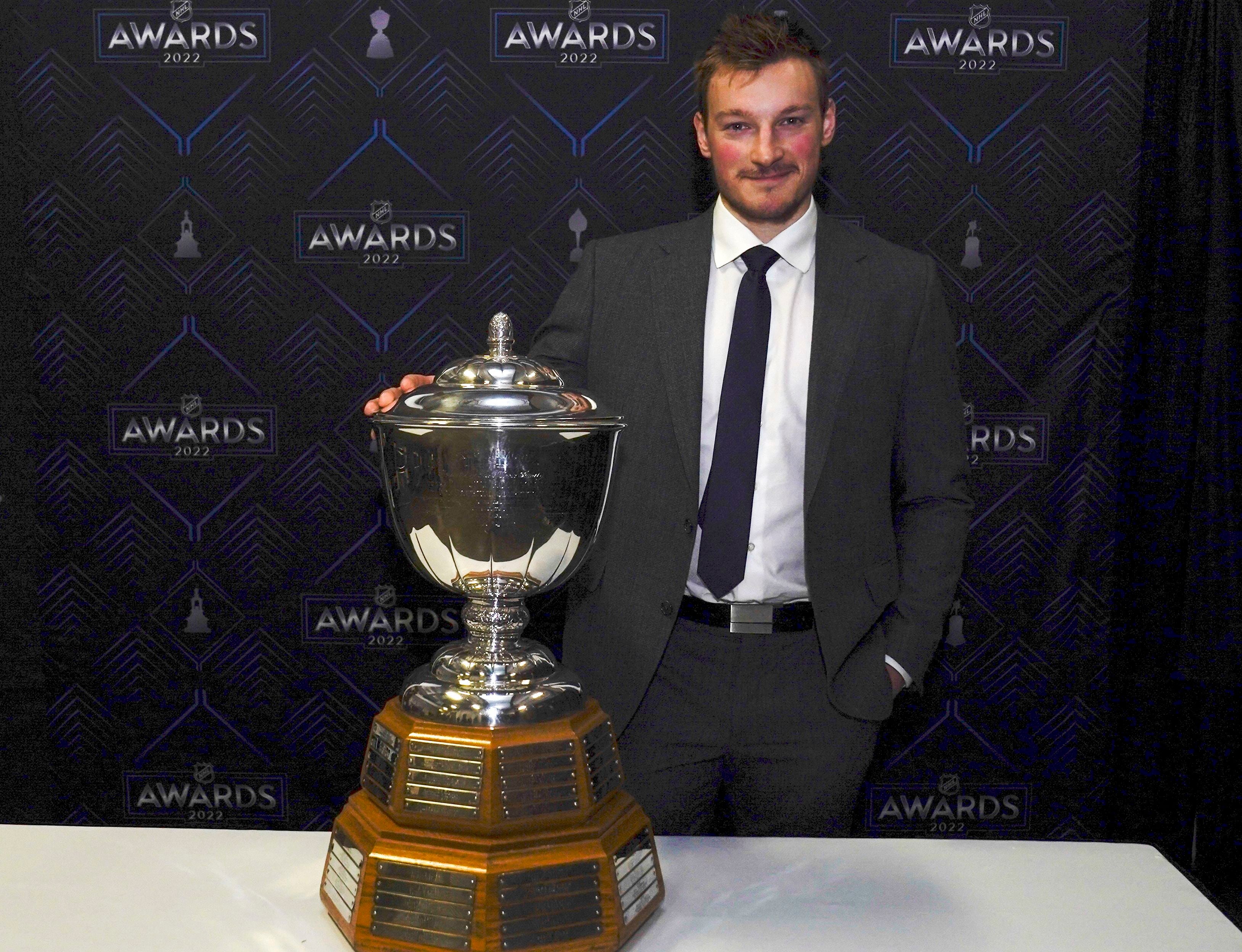 Auston Matthews Wins Hart Trophy, Ted Lindsay Award To Headline 2022 NHL  Awards