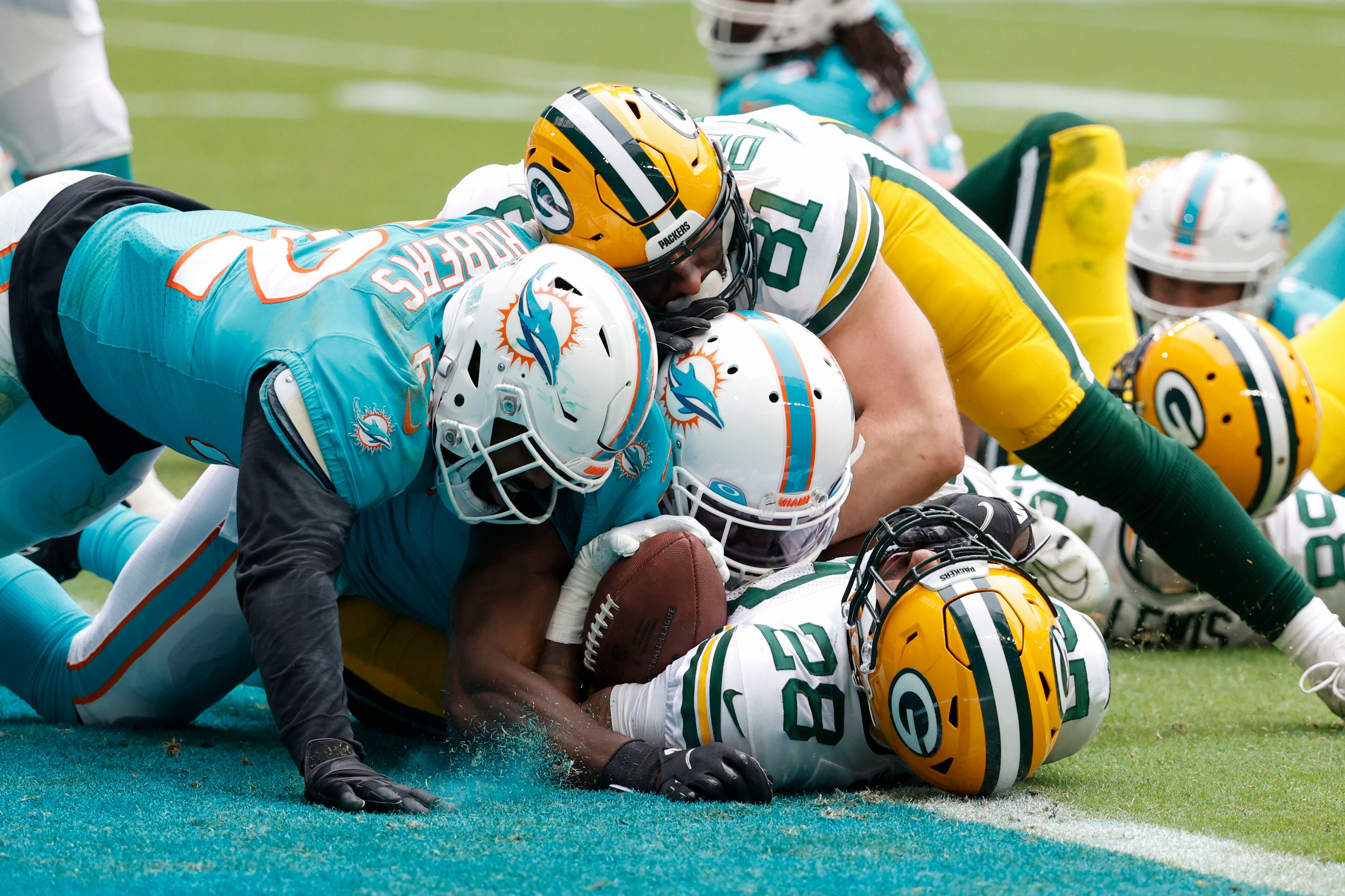 Packers defeat Dolphins, 26-20