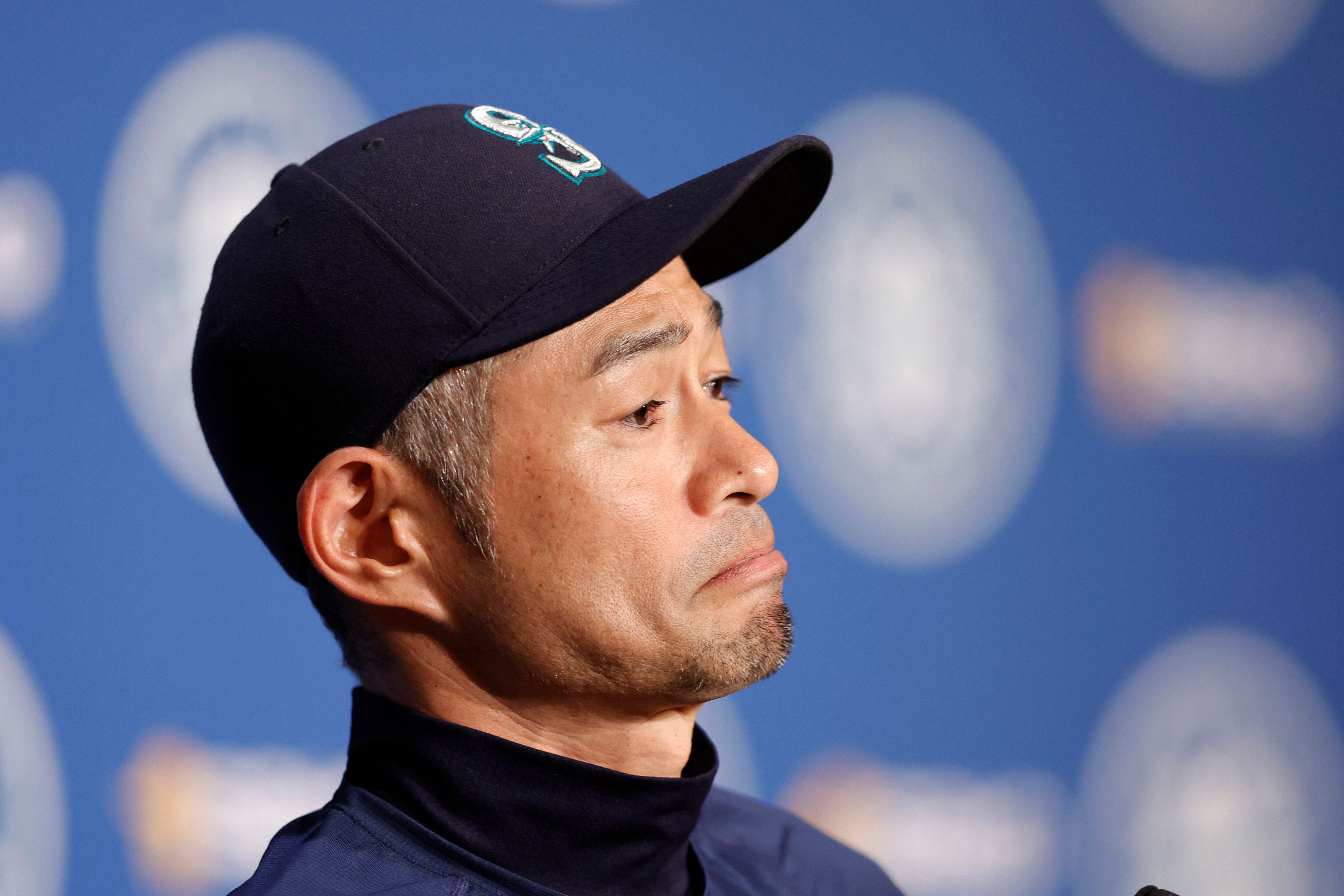 At Cactus League debut, Ichiro says it was a 'special moment' to don M's  uniform again