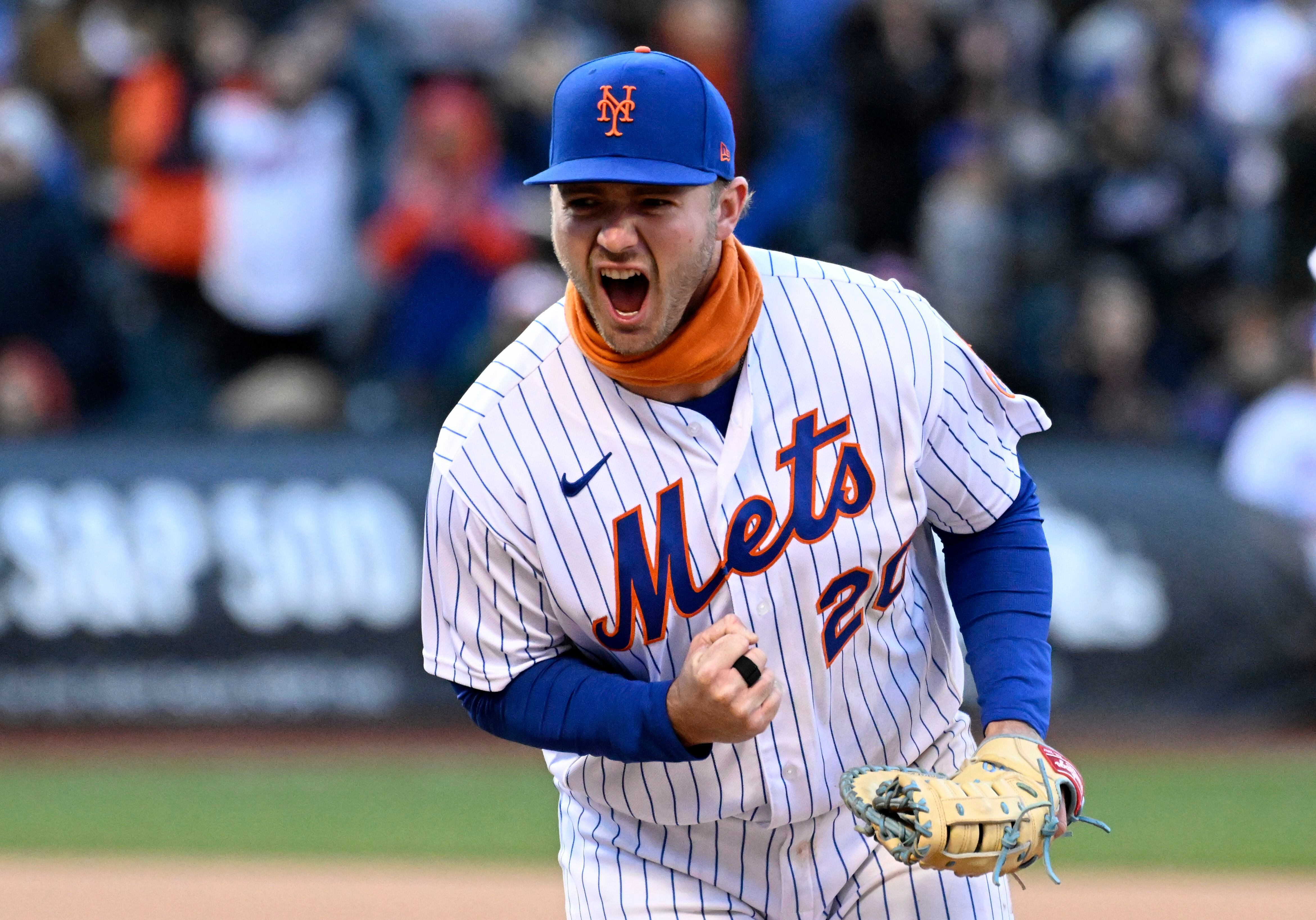 J.D. Davis and Dom Smith react to Luis Guillorme's 22 pitch at-bat, The  Cookie Club