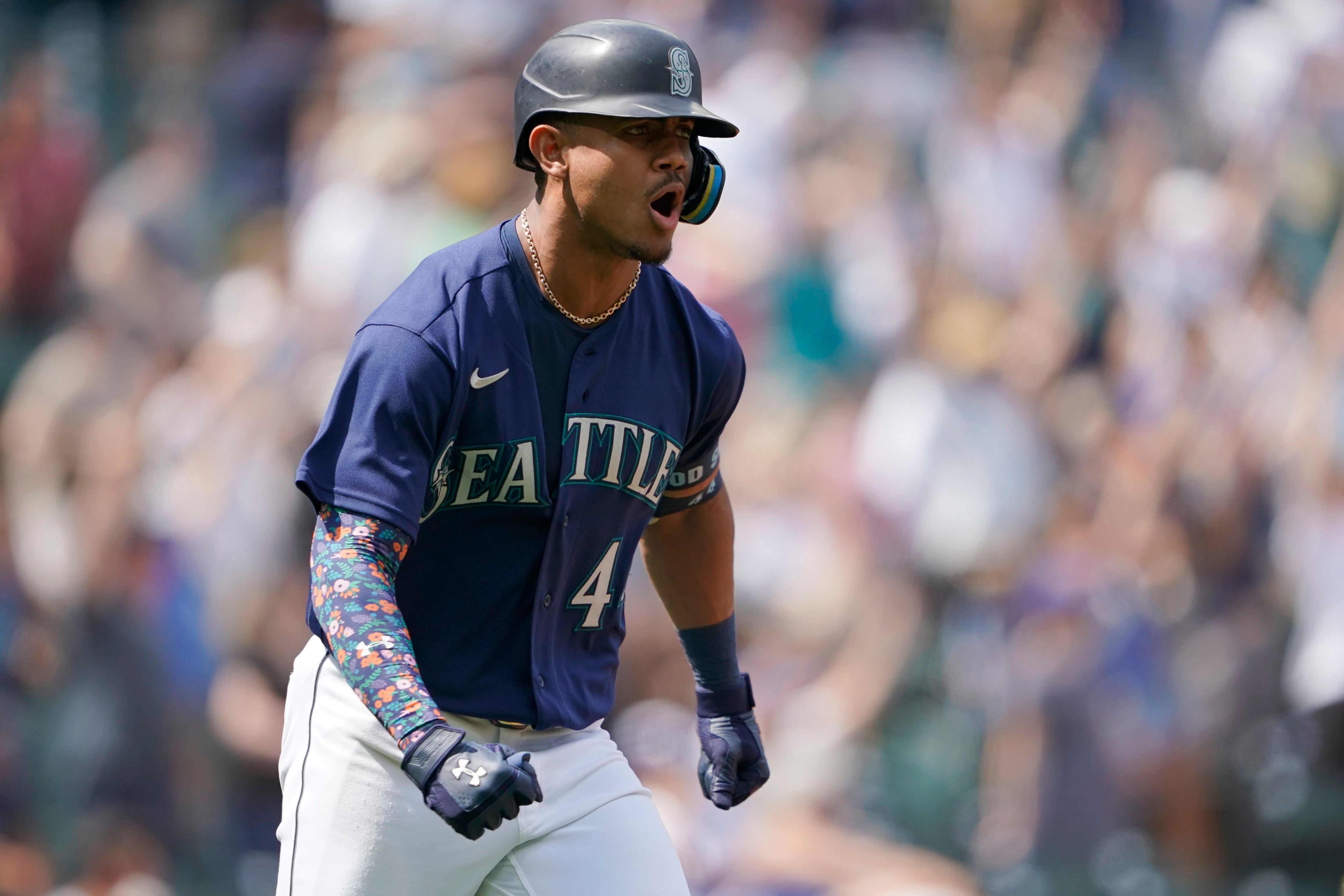 Rodríguez HR again, 3-run shot in 7th, Mariners sweep Texas