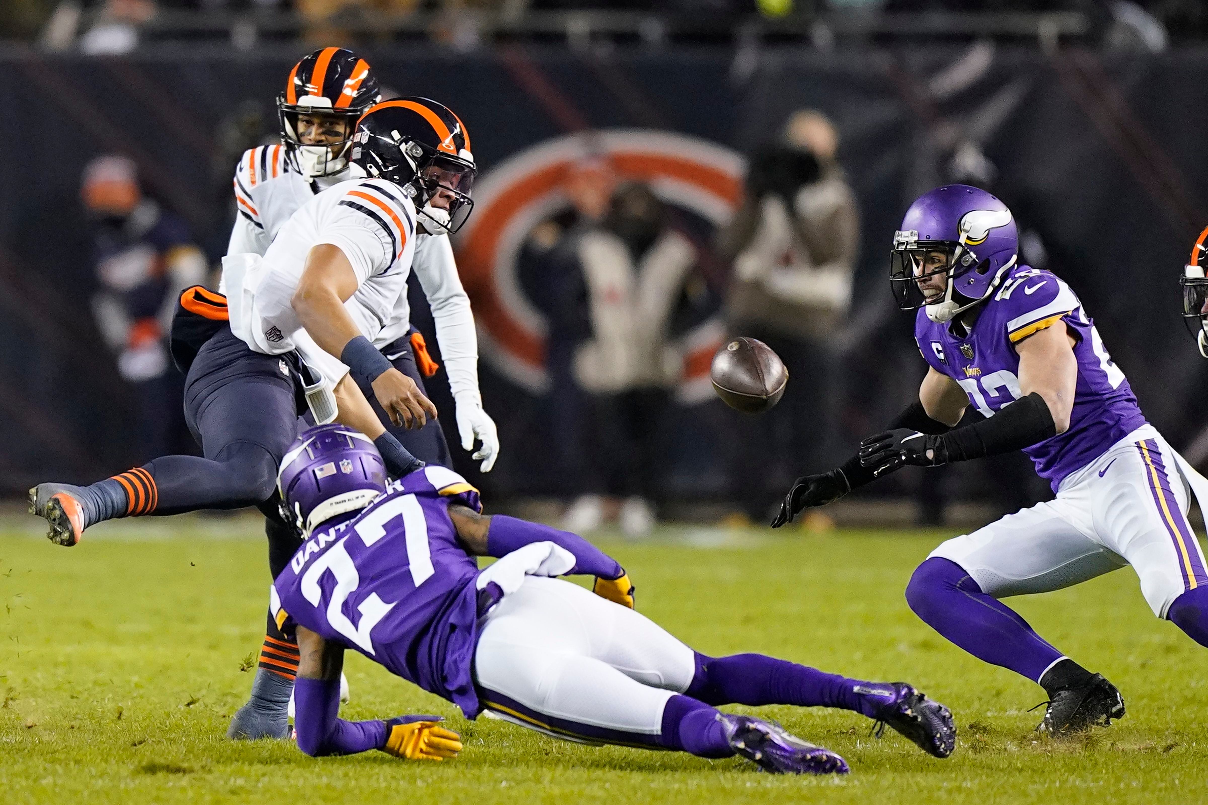 Cousins throws for 2 touchdowns as Vikings beat Bears