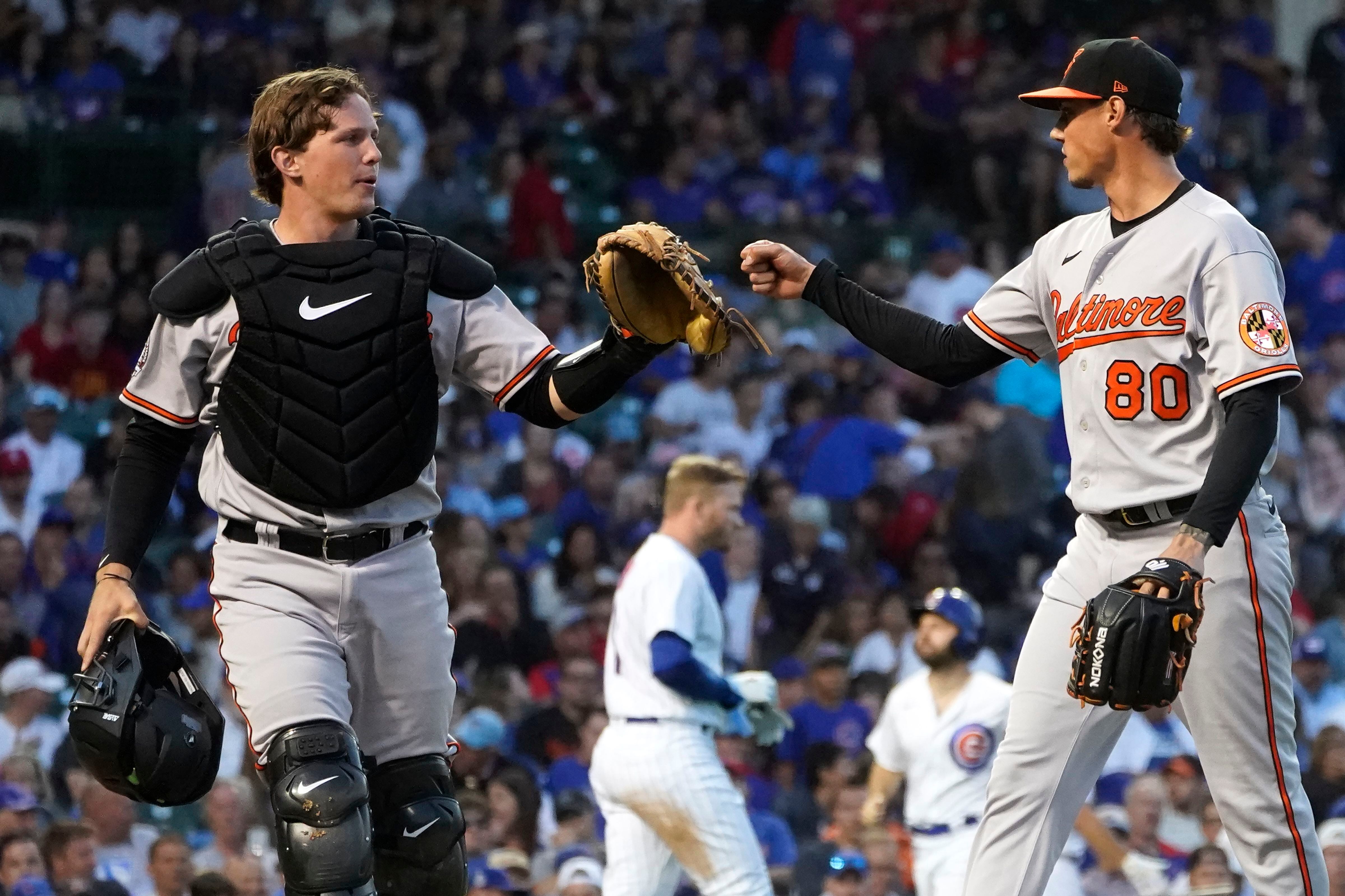 Orioles surge past Yankees behind eight-run inning