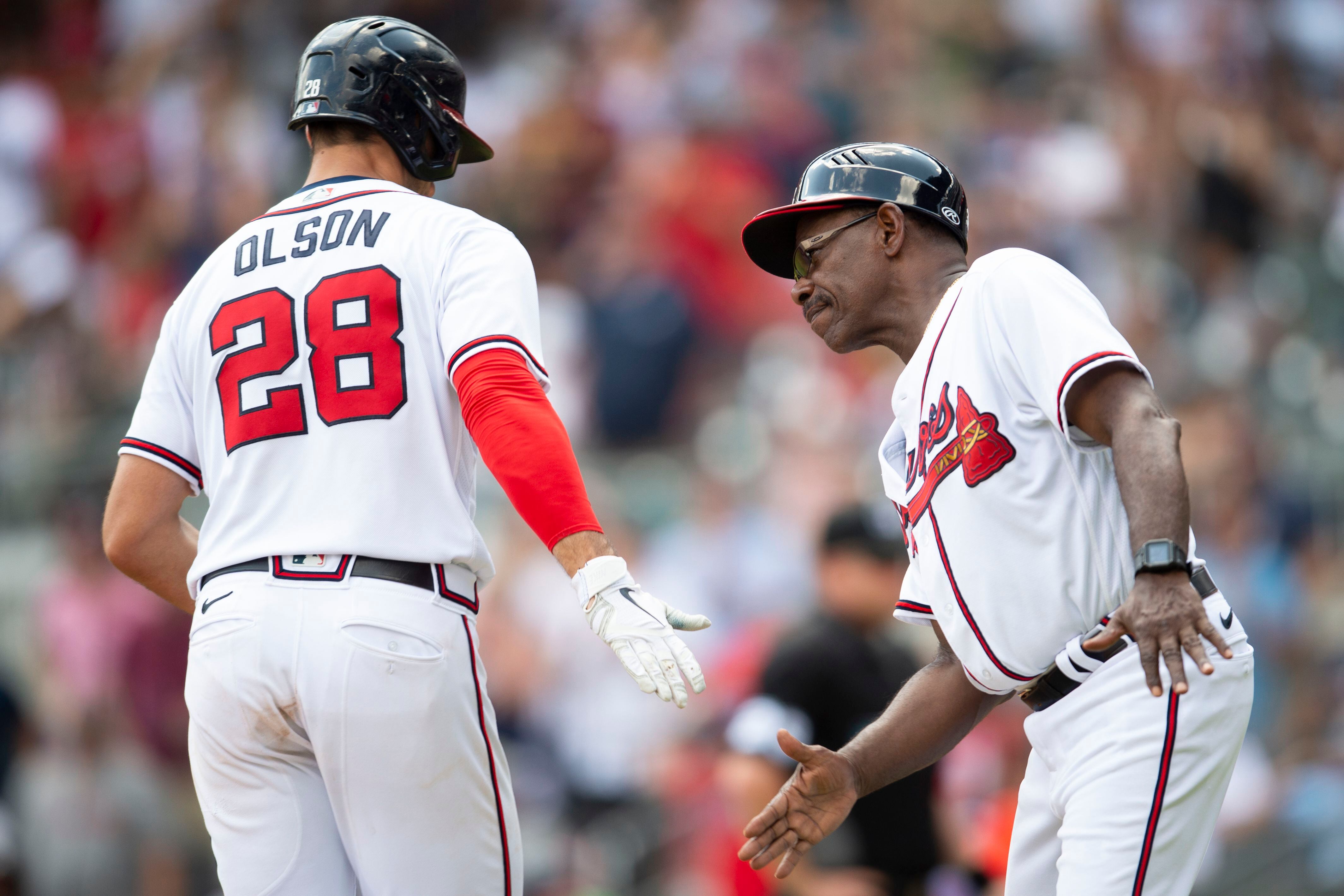 Duvall homers twice, Braves beat Bucs for 11th straight win