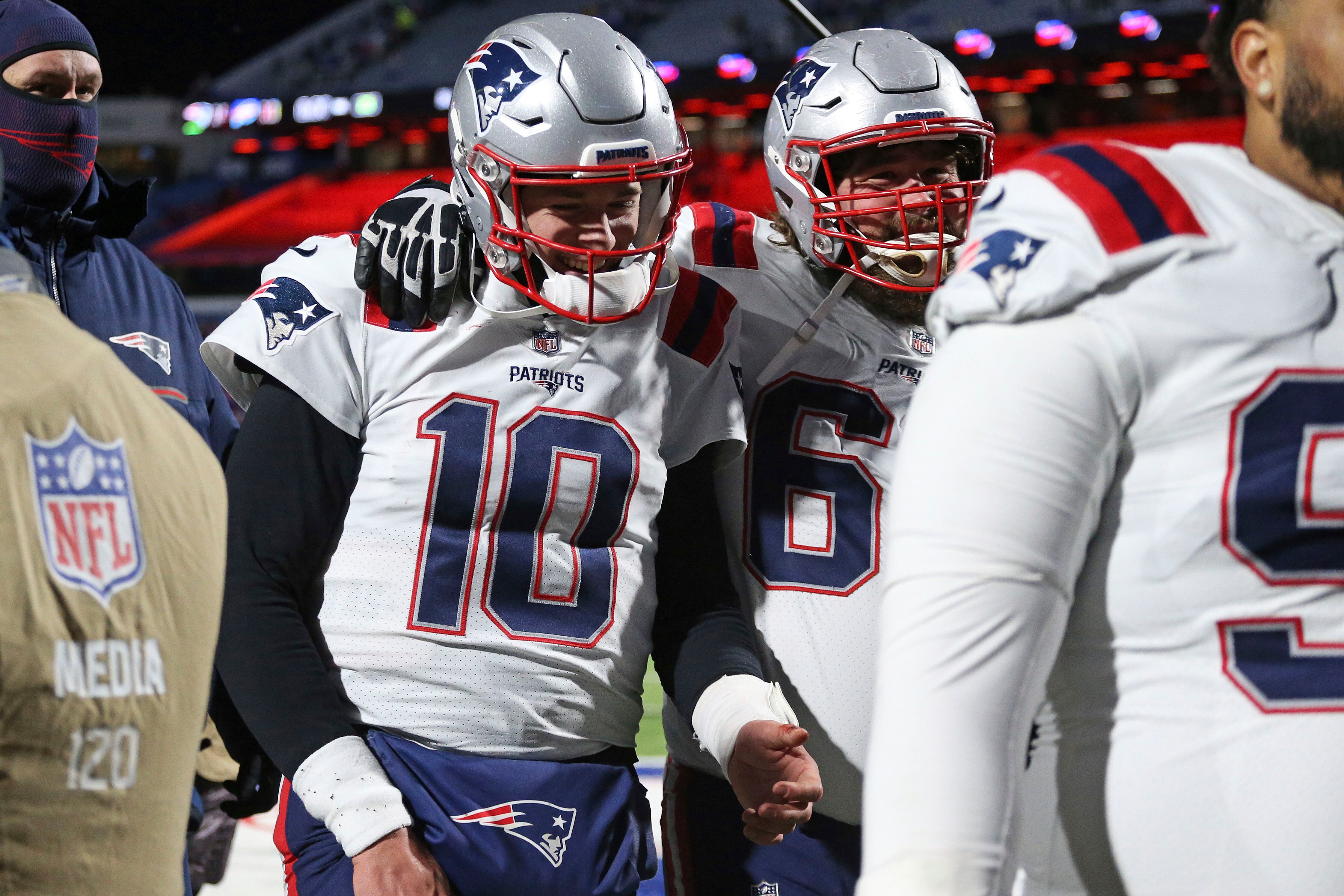 Dominating Patriots remain No. 1 in AP Pro32 poll