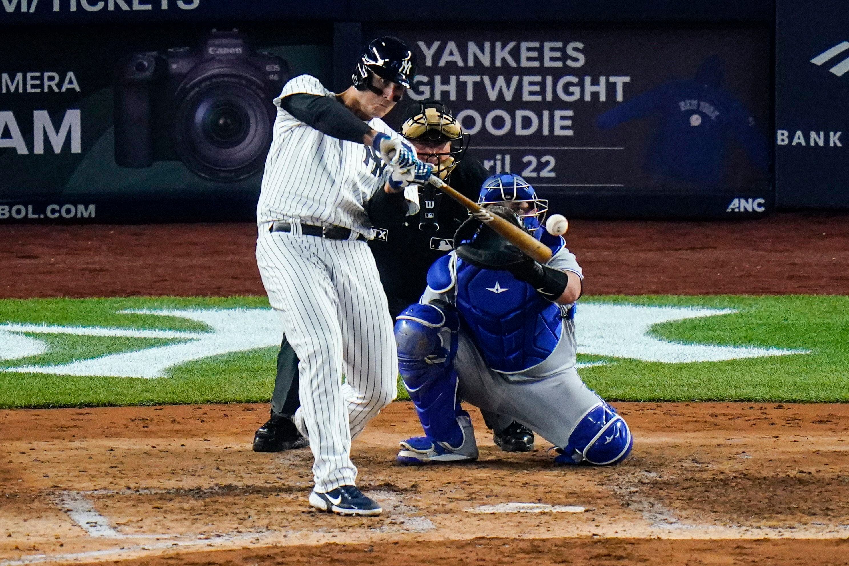 Wednesday's MLB: Vladimir Guerrero Jr. slugs 3 HRs despite gash on hand,  Blue Jays beat Yankees