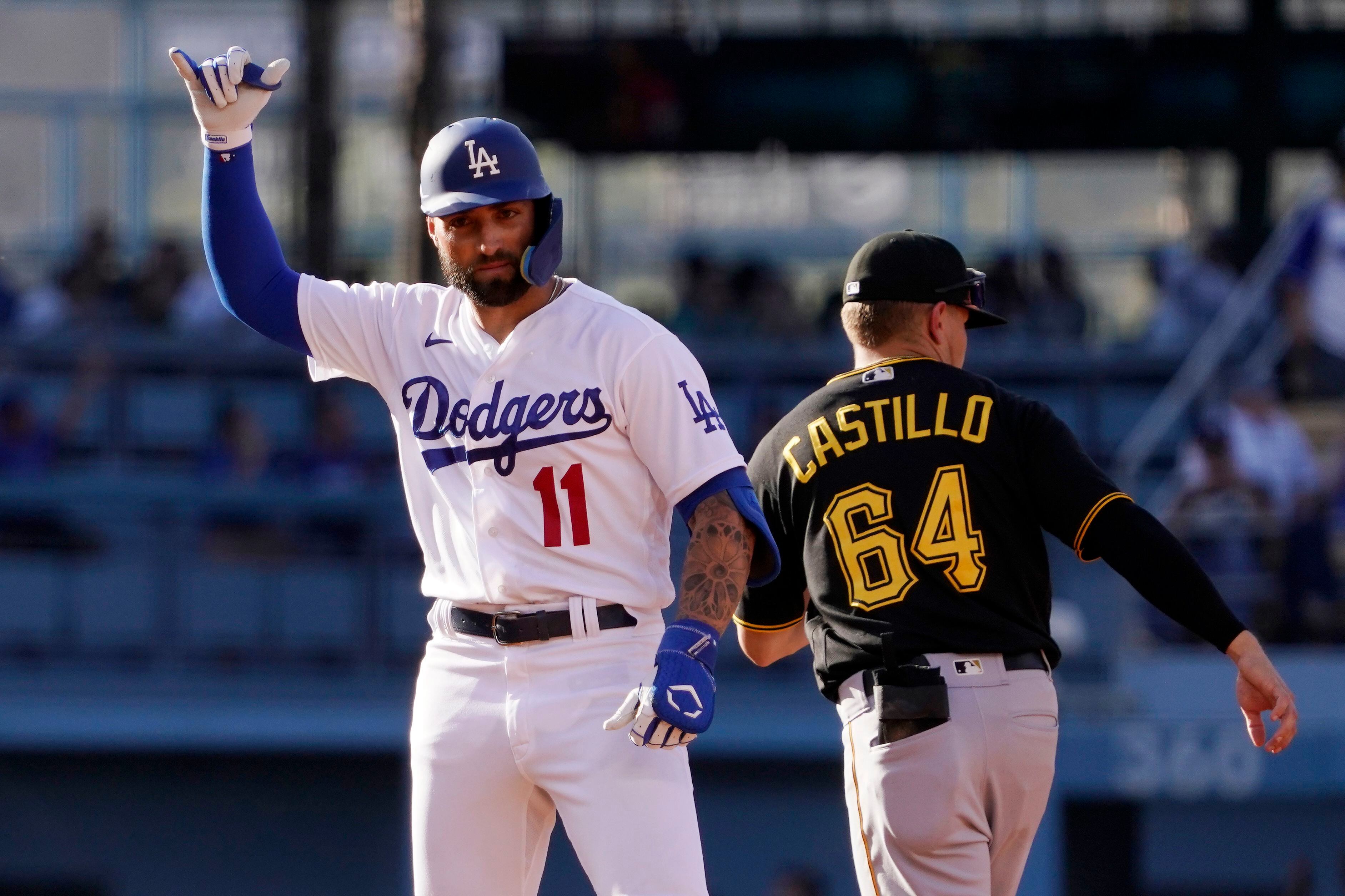 Cleaning up: Pirates beat Dodgers 8-4 for rare sweep in LA