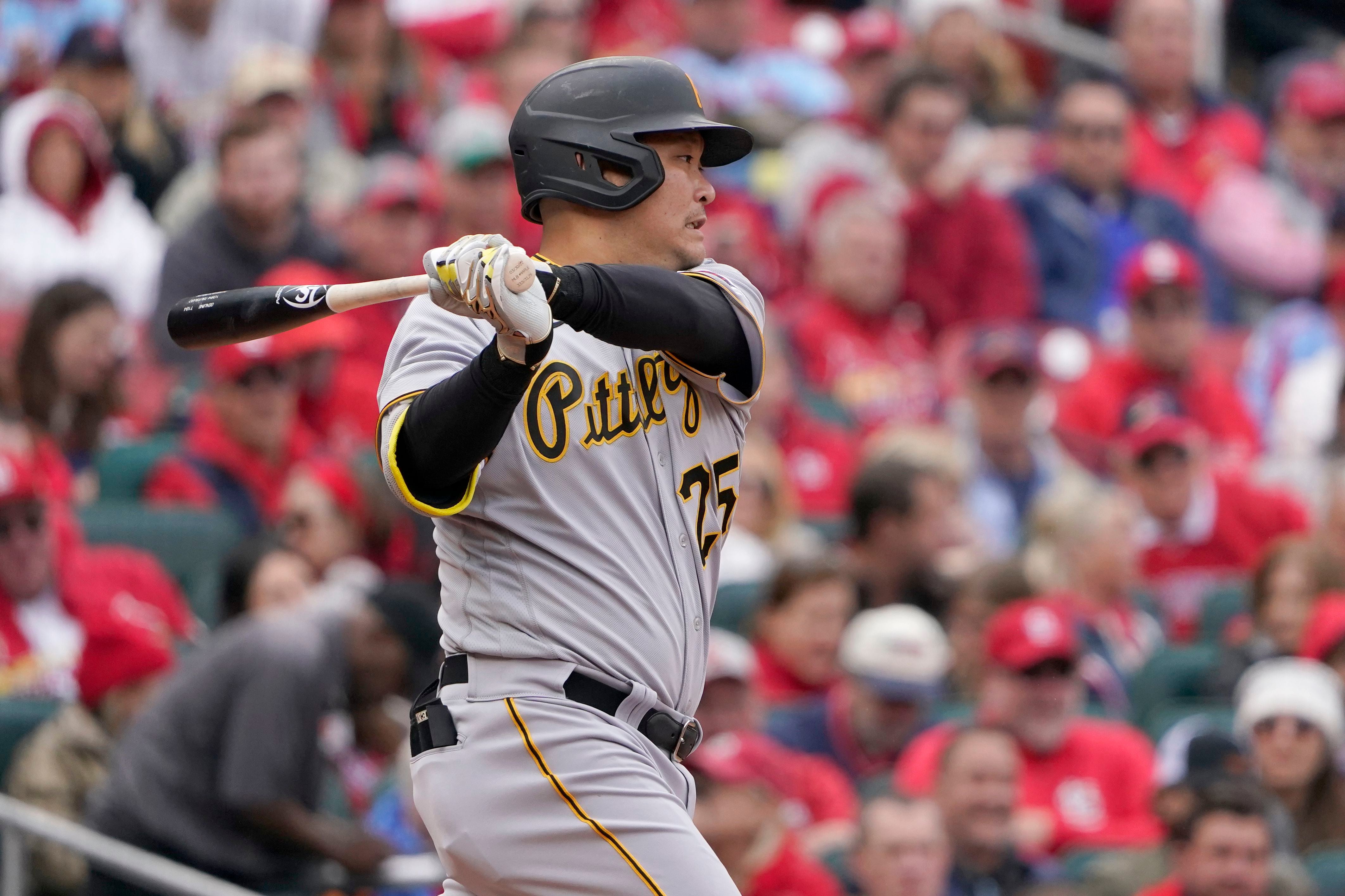 Pittsburgh Pirates want to bring back Yoshi Tsutsugo