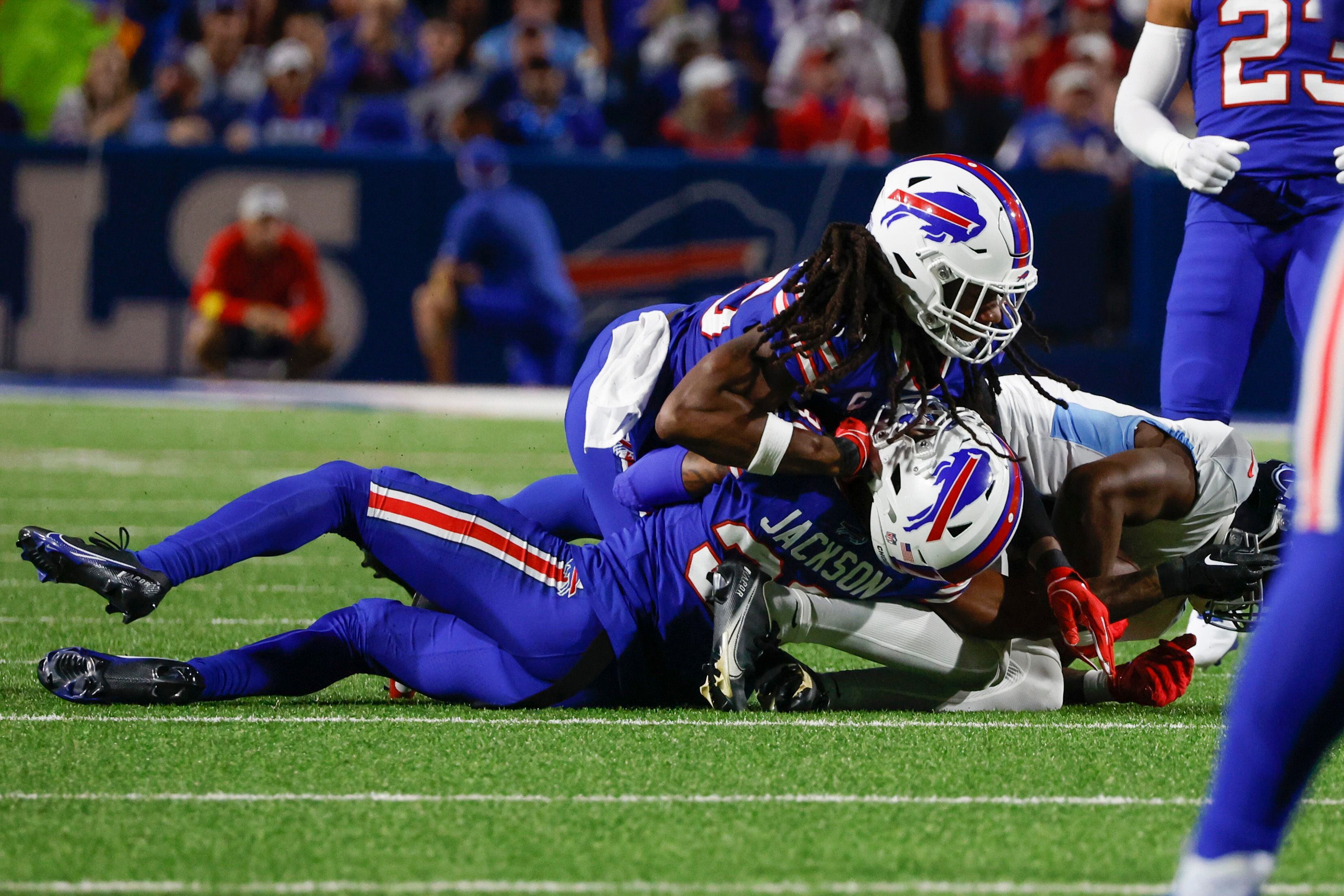 Titans drop to 0-2 by unraveling in 41-7 loss to Bills