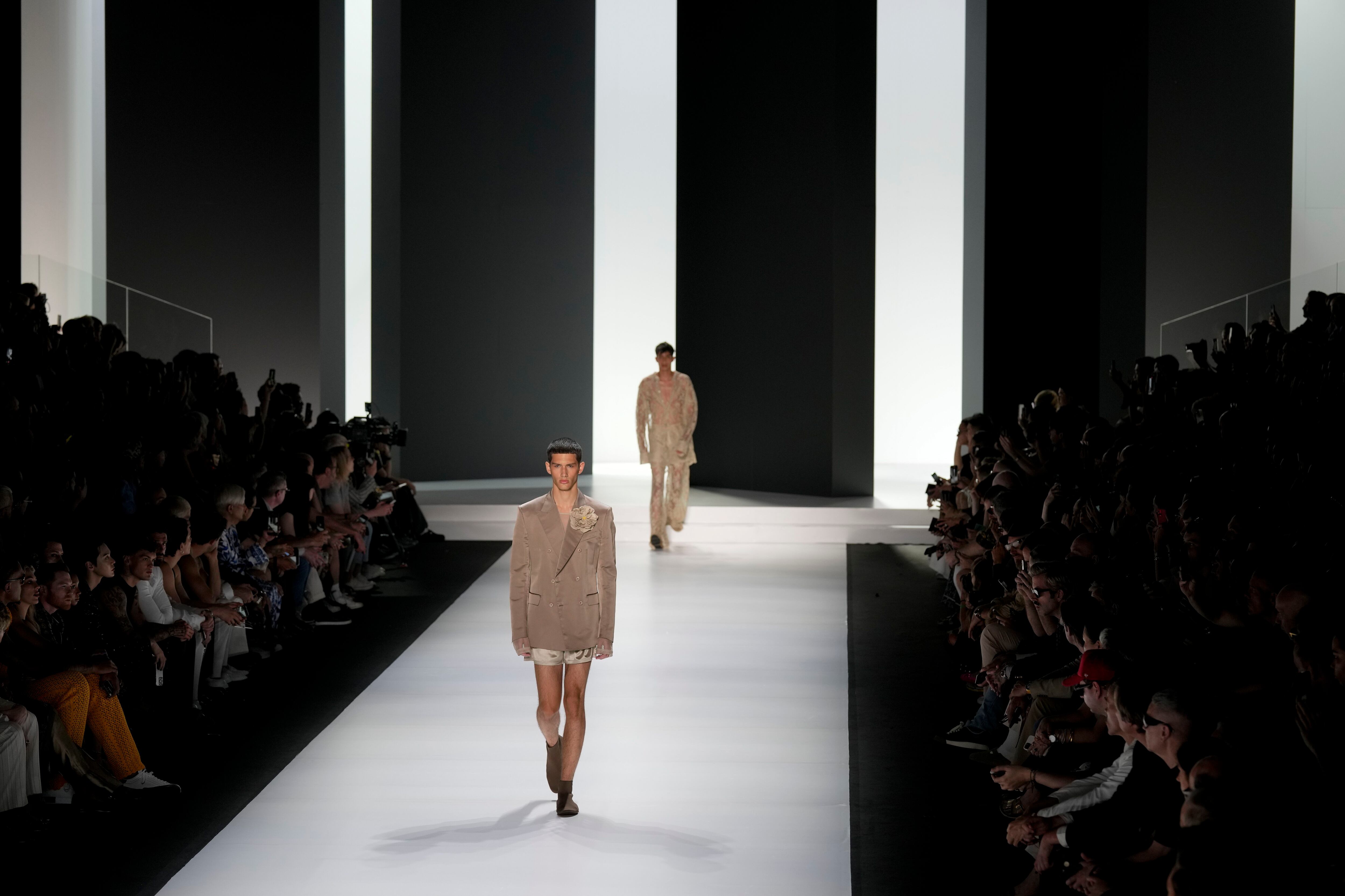 Shop Louis Vuitton 2023 SS Frayed Hem Denim Mini Shorts by