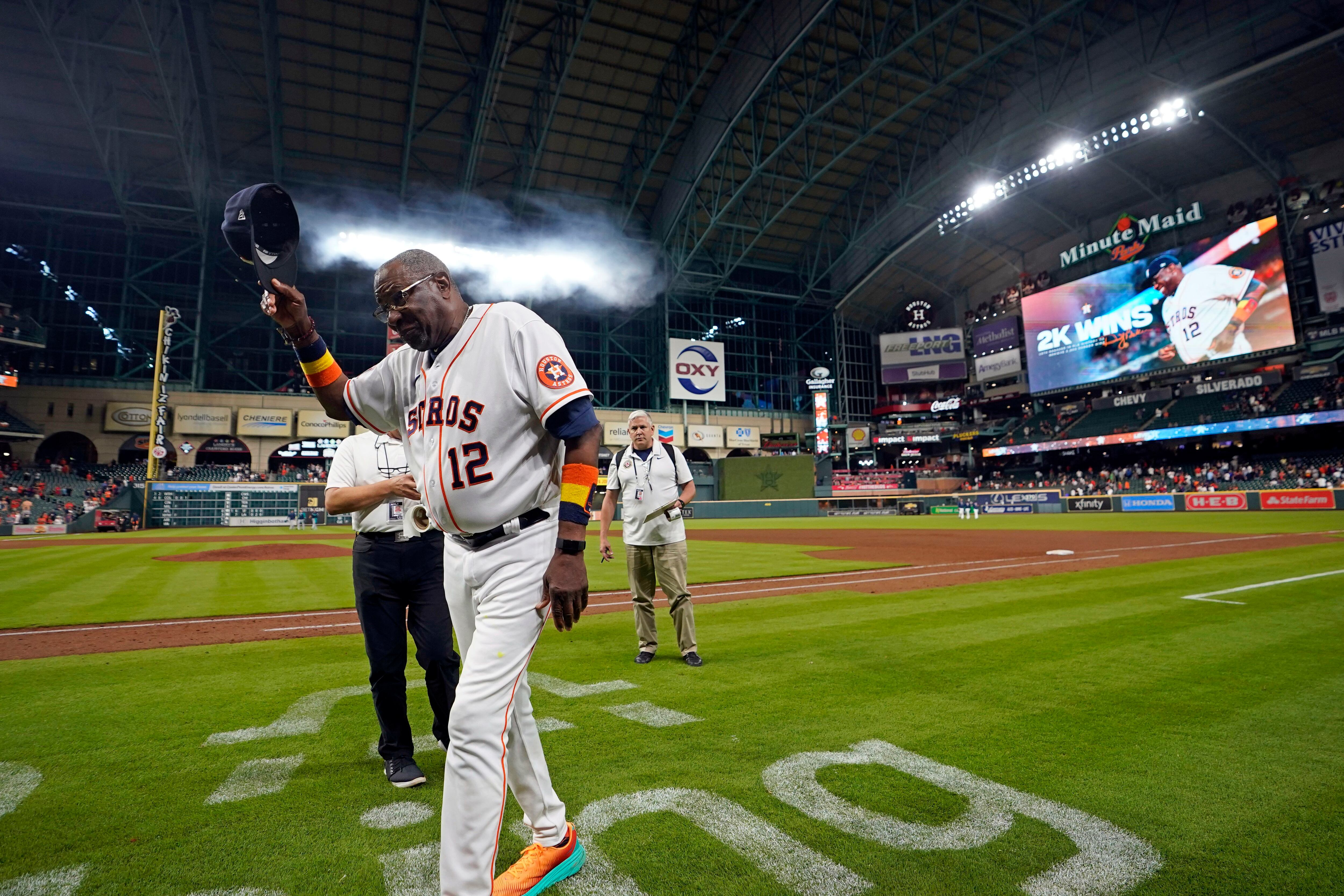 Mr. 2,000: Baker becomes 12th manager to reach 2,000 wins