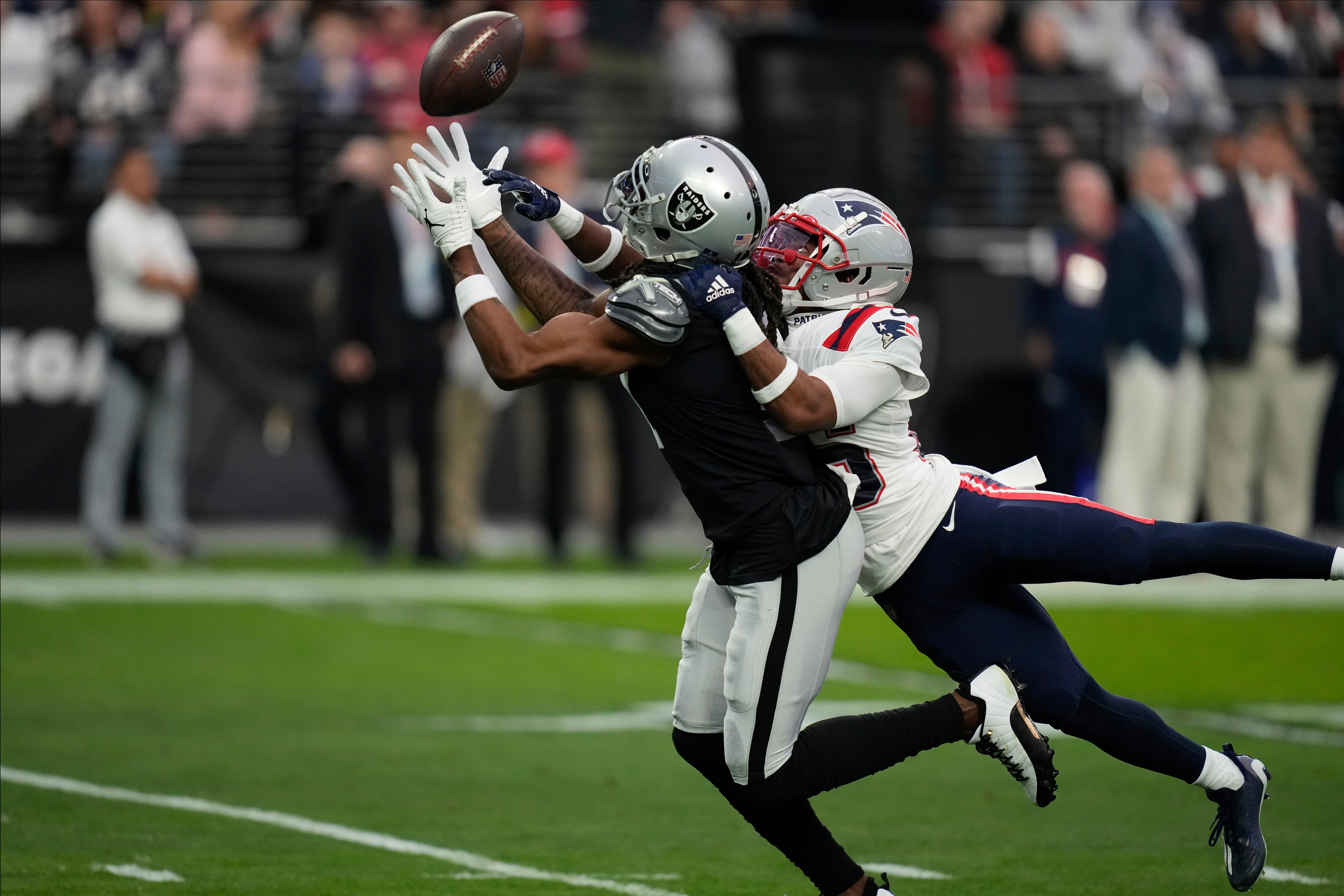 Chandler Jones snags lateral on wild final play as Las Vegas