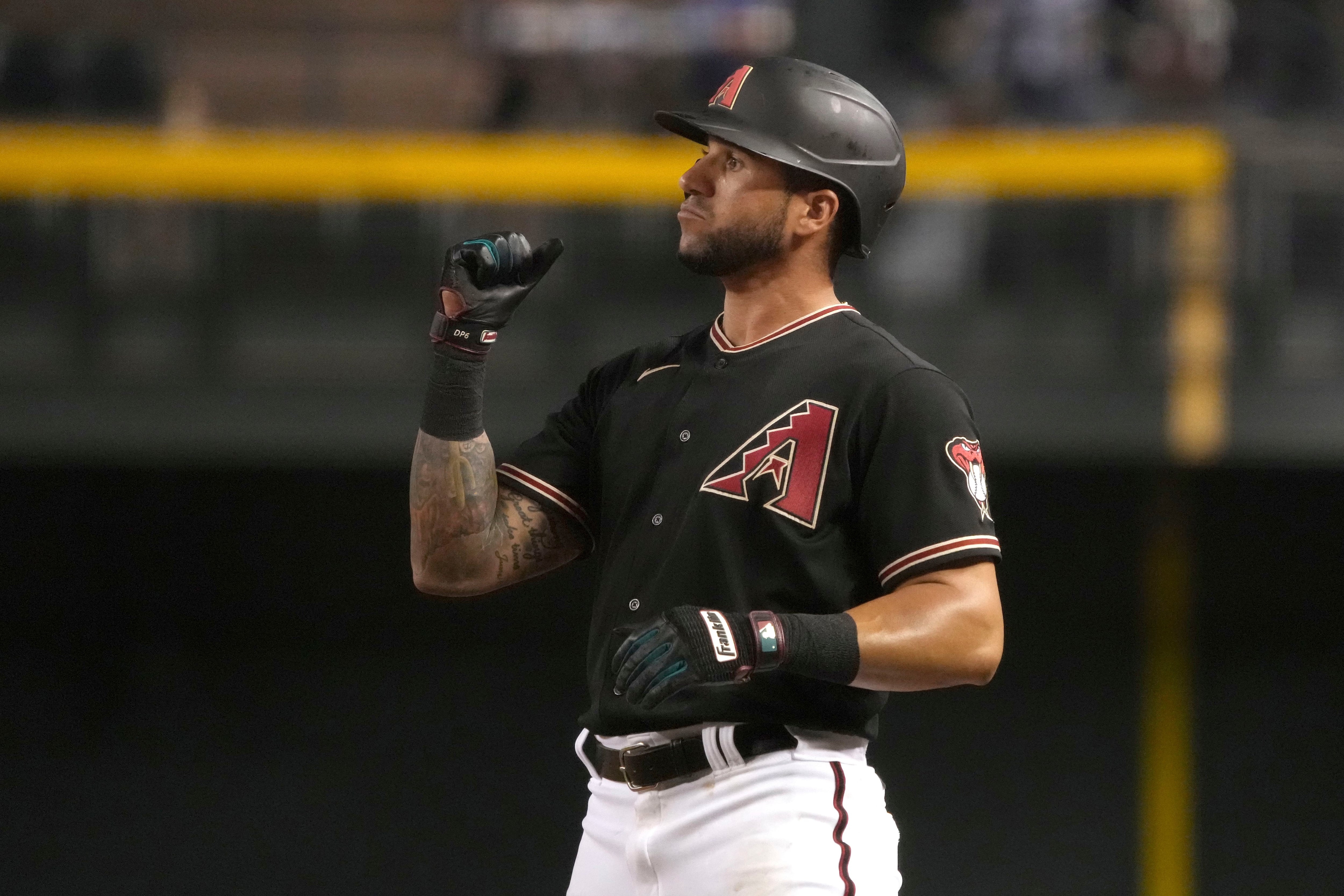 Buehler takes no-hitter into 8th, Dodgers beat D-backs 9-3