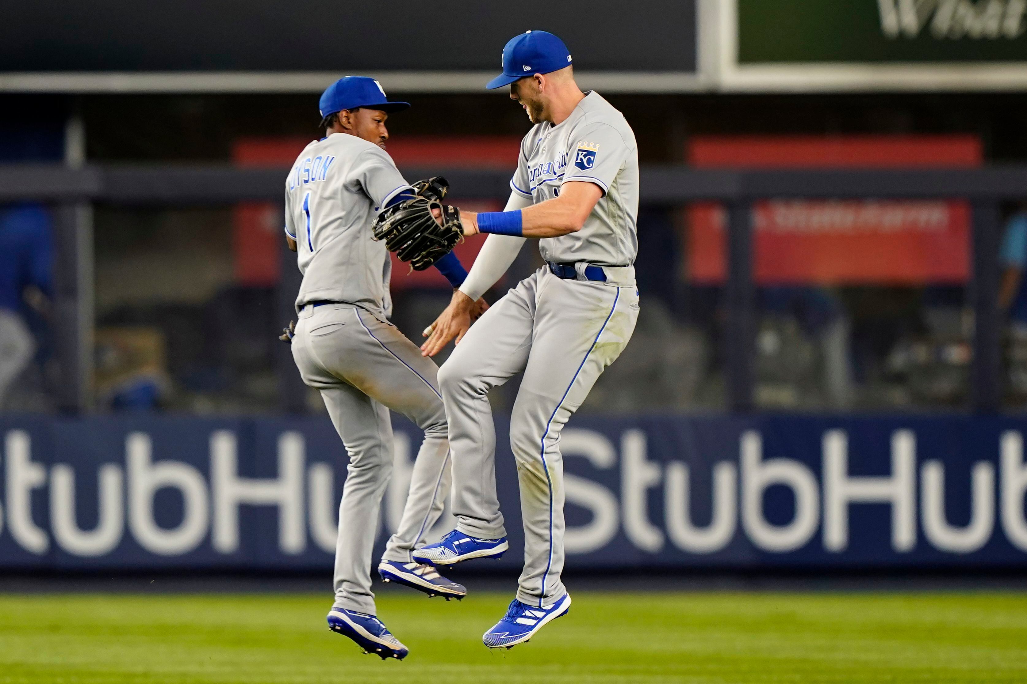 Luke Voit leads Yankees to walk-off win over Royals 