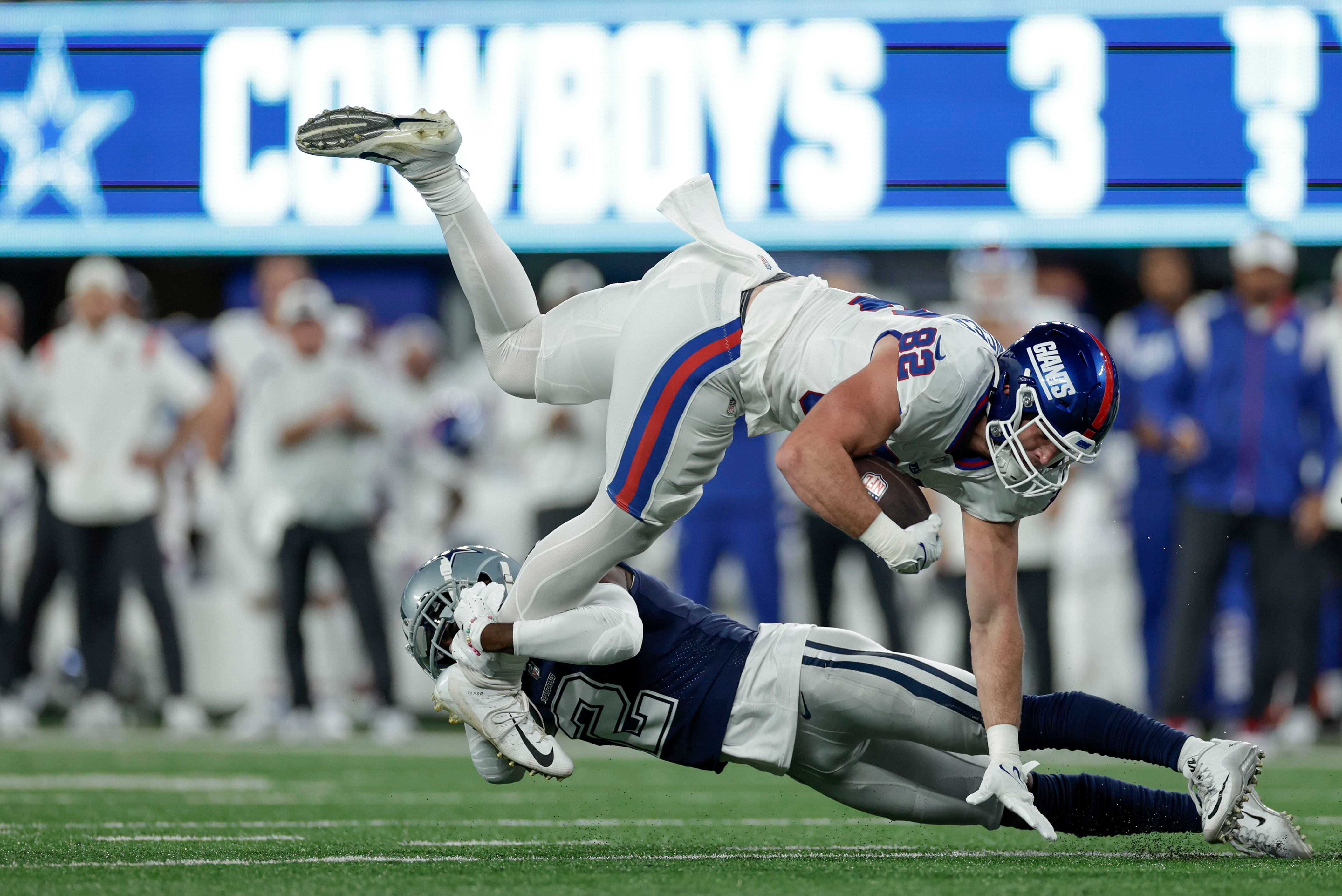 Lamb's 1-handed TD catch gives Dallas 23-16 win over Giants