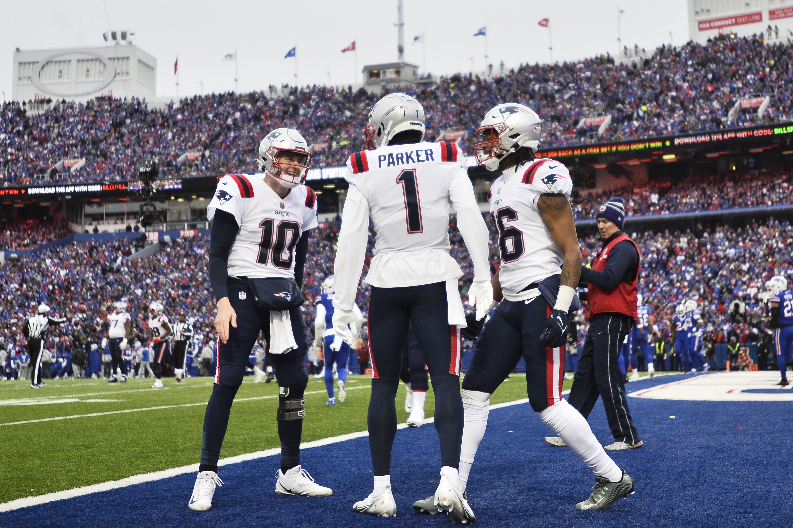 Photos: Players, fans get ready for Bills-Patriots at Highmark Stadium