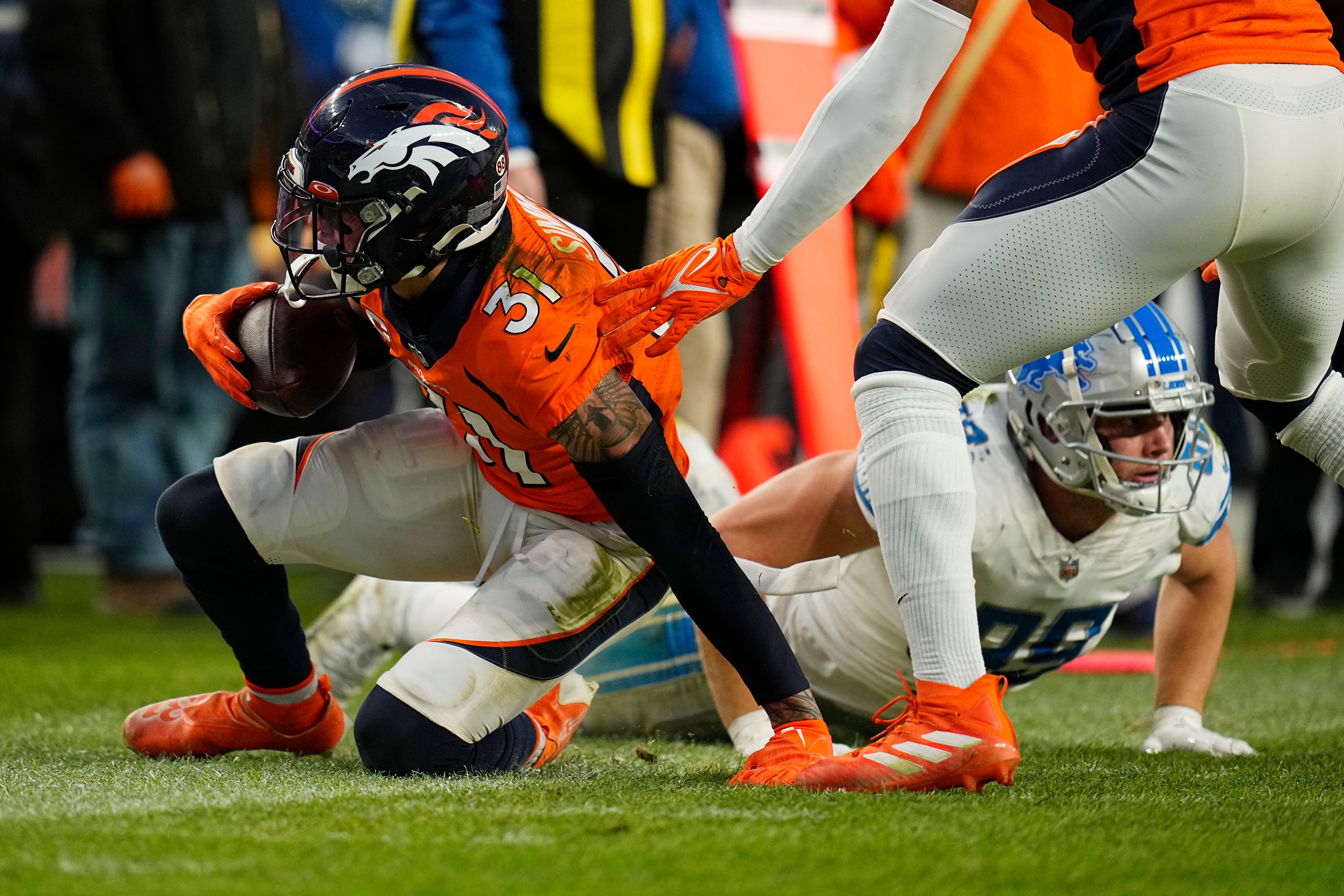 Denver Broncos honor late receiver Demaryius Thomas, who died Thursday