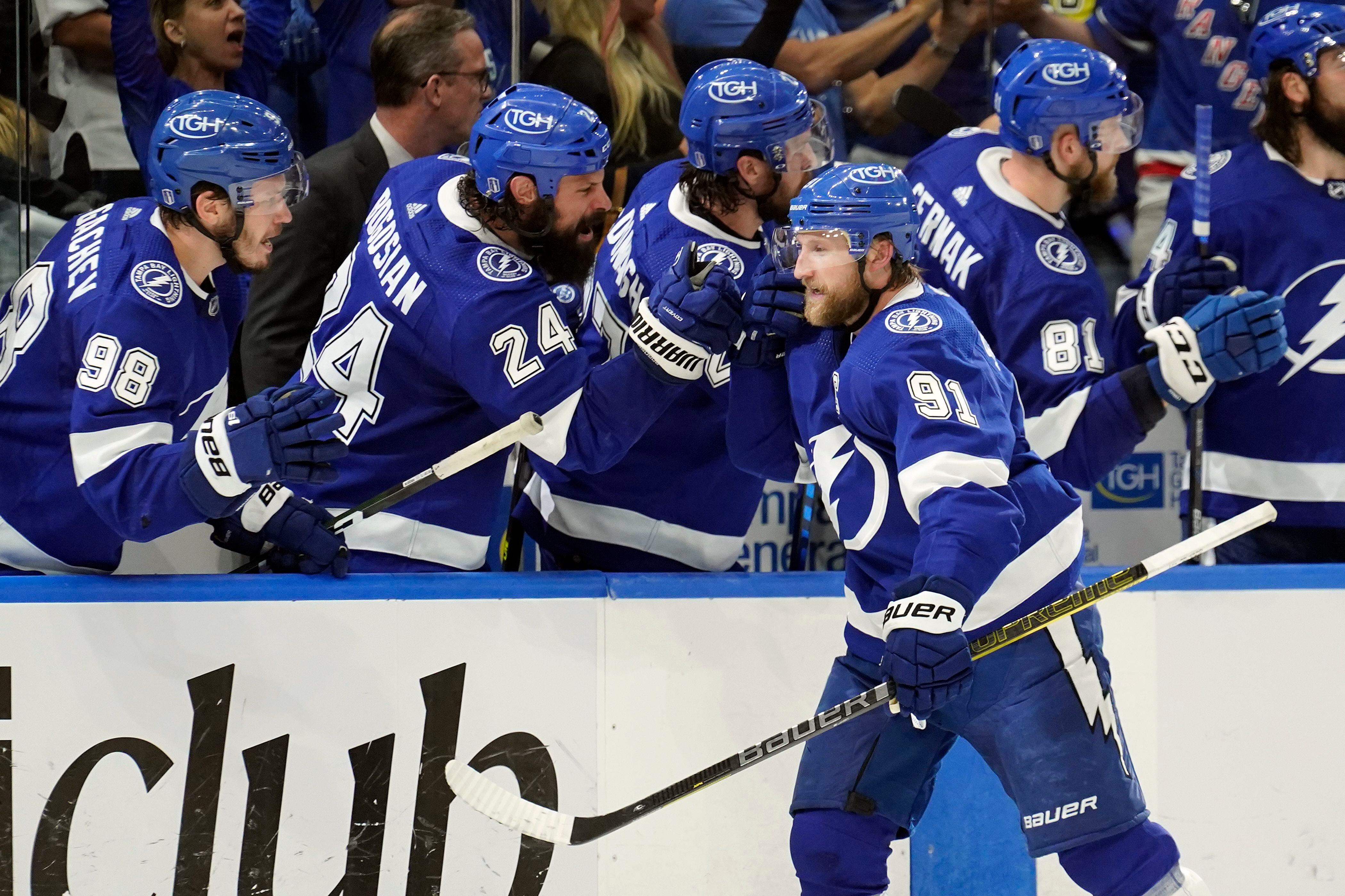 Steven Stamkos becomes Lightning's all-time points leader