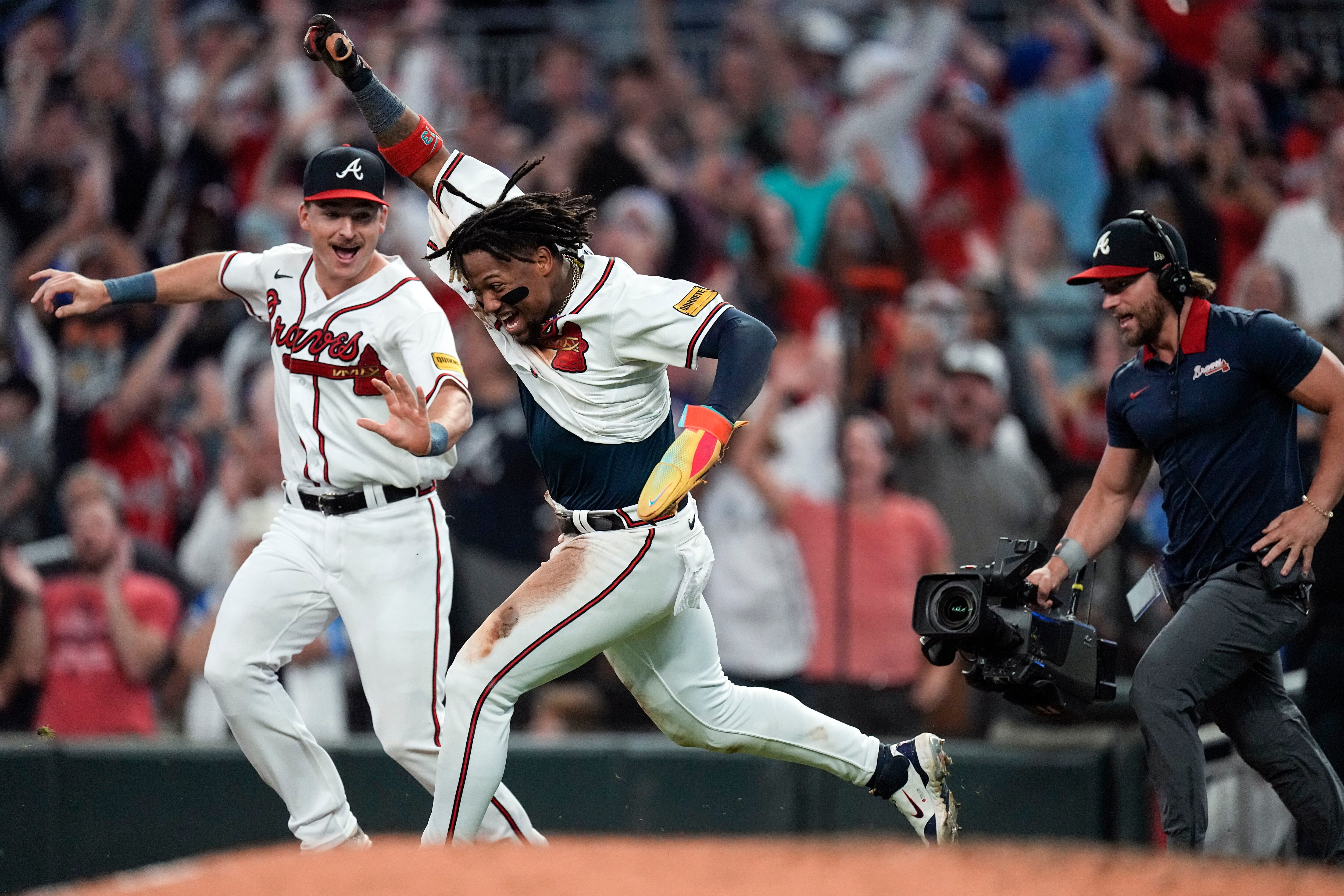 Ronald Acuña Jr. becomes 1st MLB player to join 40-70 club, then scores to  clinch NL's top seed for Braves