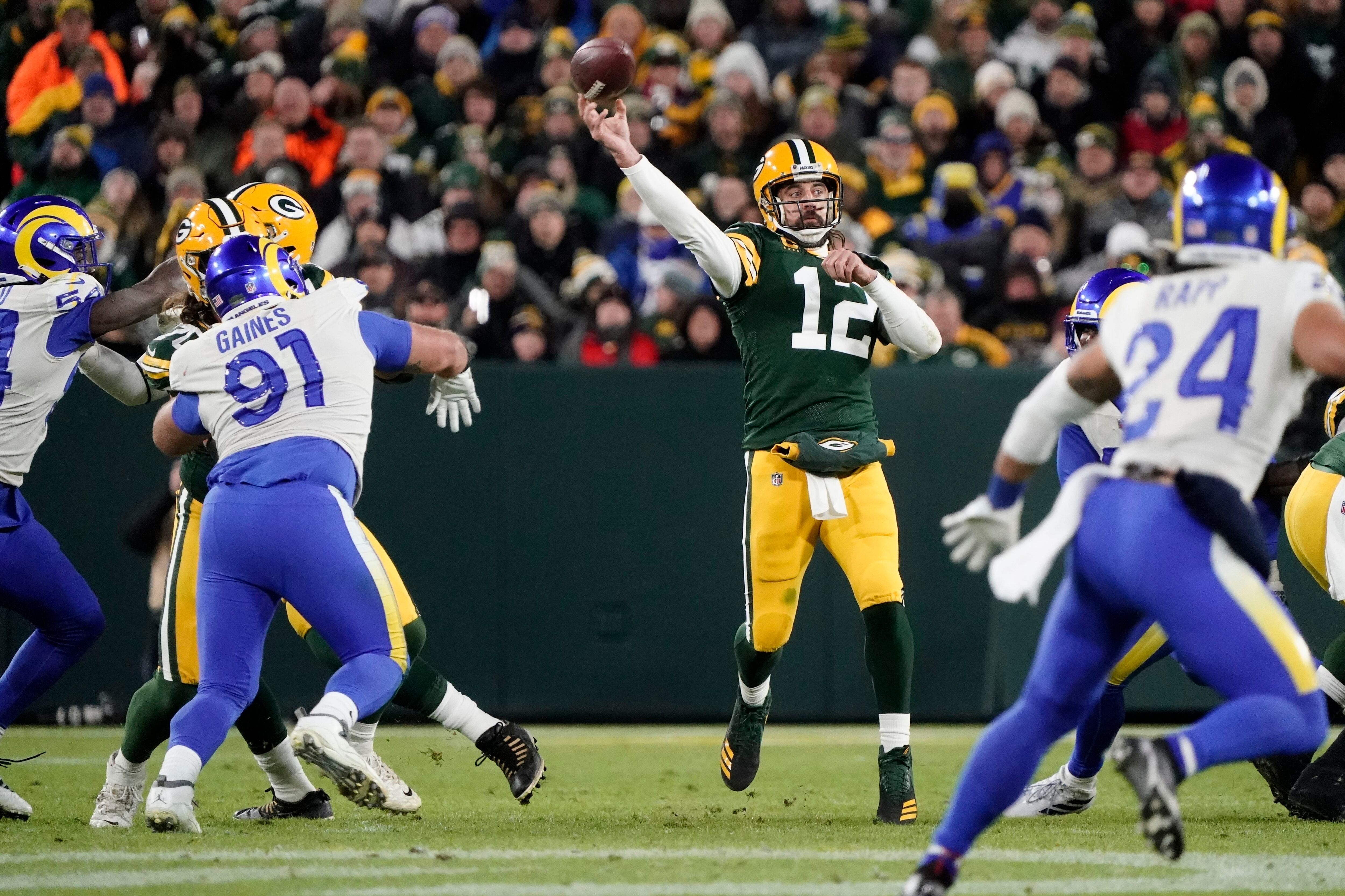 Randall Cobb scores touchdown, leaves Packers game with groin injury